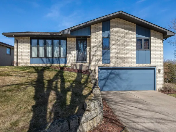 3423 Crestwood Dr, Dubuque, IA 52002