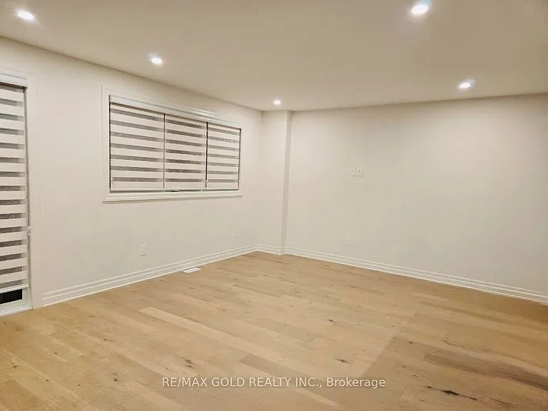 7537 Splendour Dr — Photo 11