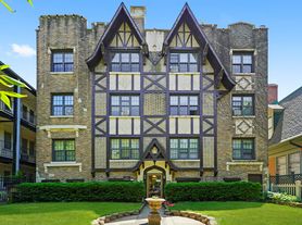 Sheri-Lunt Beachside Apts