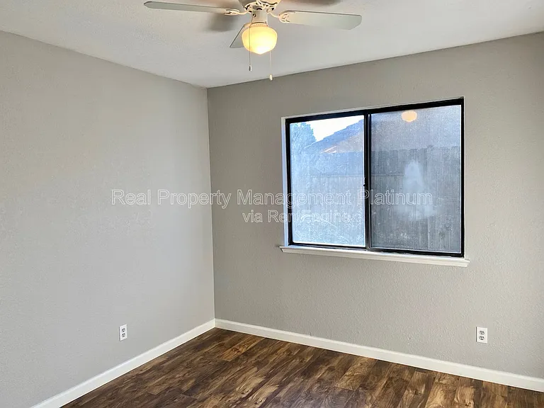 391 Armstrong Ave — Photo 13