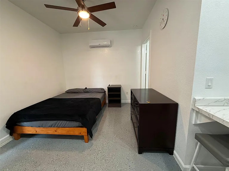 216 Charles Trl #B — Photo 3