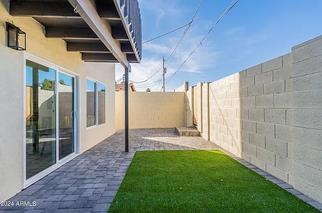 938 W Mission Ln — Photo 4
