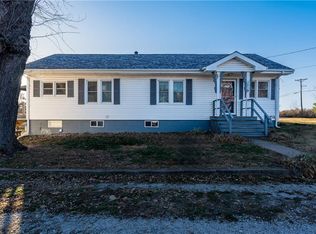 1319 W Barr St, Nevada, MO 64772