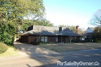 1st image of 502 White Oak Dr