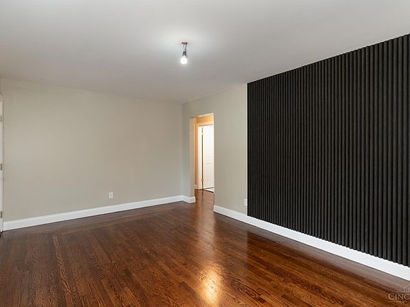 5th image of 1166 Groesbeck Rd