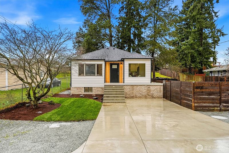 5th image of 10731 18th Avenue SW