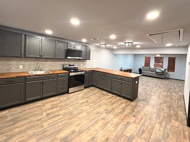 1214 College Ave — Photo 4