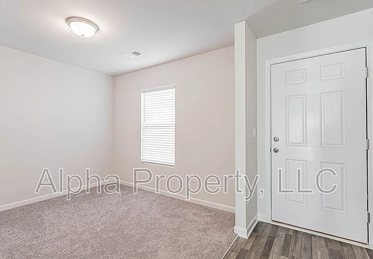 207 Long Grove Ln — Photo 7