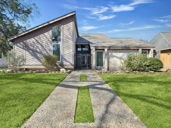 15754 Walkwood Dr, Houston, TX 77079