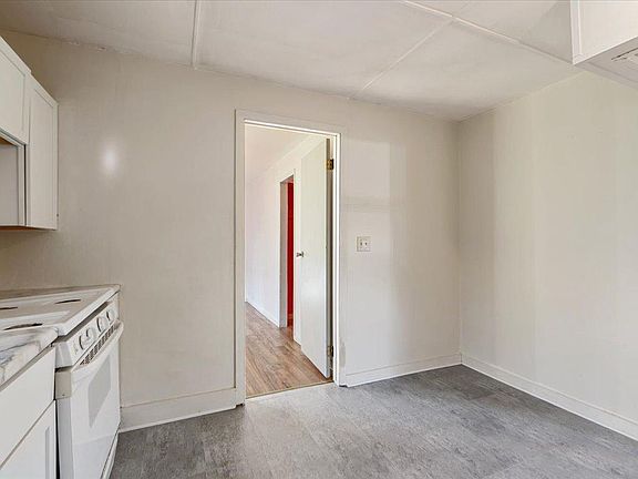 5th image of 924 6th Ave NE