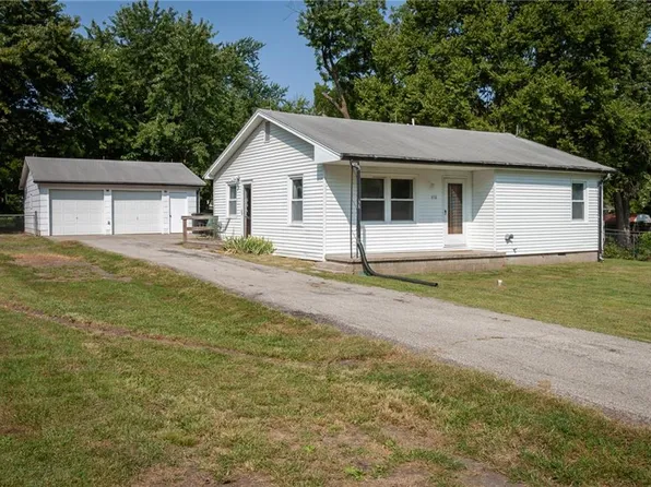 616 Russell St, Lathrop, MO 64465