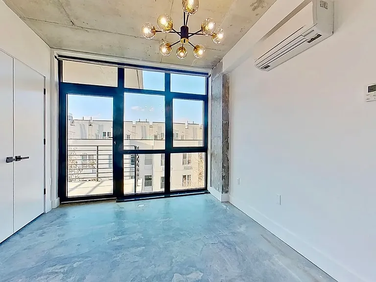 29 Montrose Ave #3R — Photo 6
