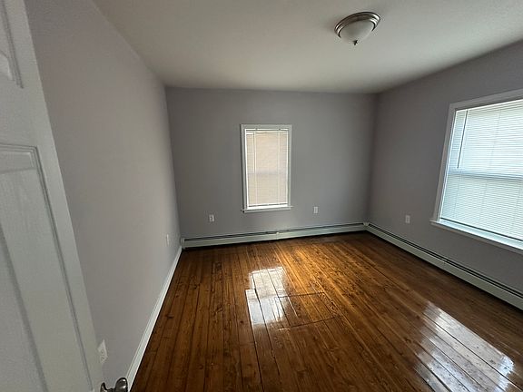 3rd image of 47 Laval St Floor 2