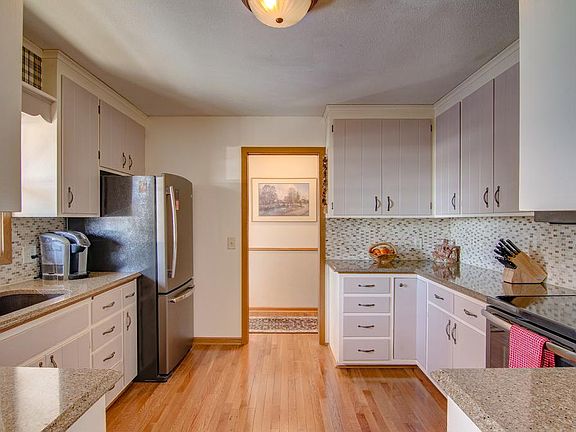 4th image of 13460 40th St N