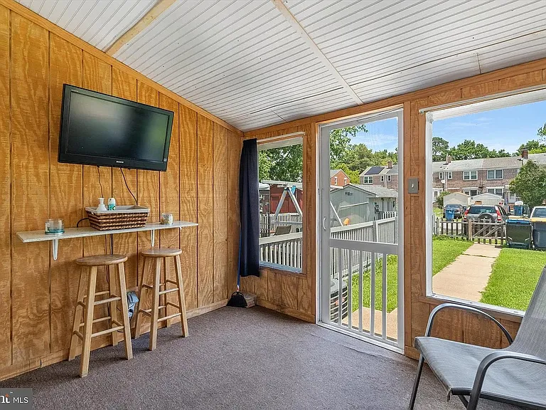258 Birch Ave — Photo 10