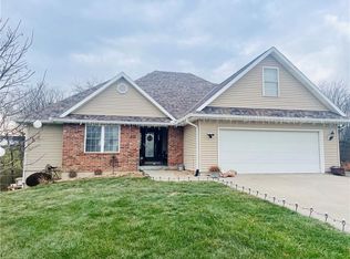 810 Arrowhead Cir, Maryville, MO 64468