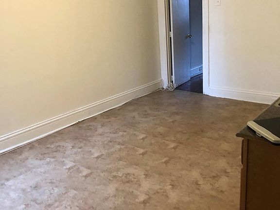Kitchen eating area