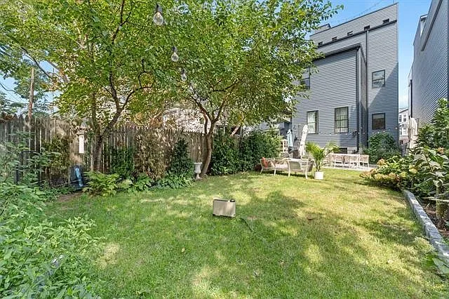 93 Pearsall Ave — Photo 22
