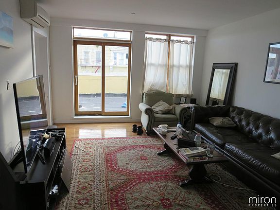 4th image of 381 S 5th St APT 501