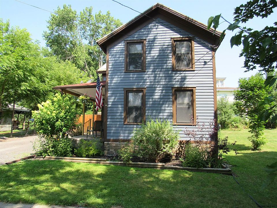 1st image of 137 Main St