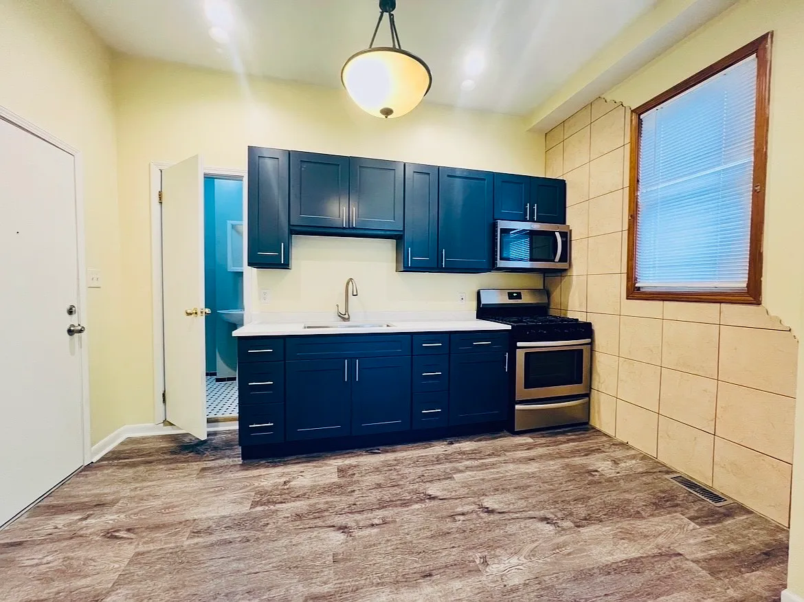 2 bed, 650 sqft, $1,700 — Photo 2