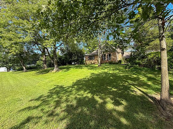 3rd image of 4734 Hendron Rd