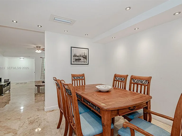 1413 N 15th Ave #8 — Photo 12