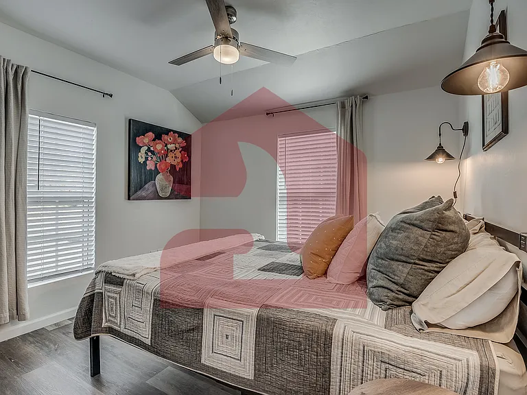 208 E Mosier St — Photo 53