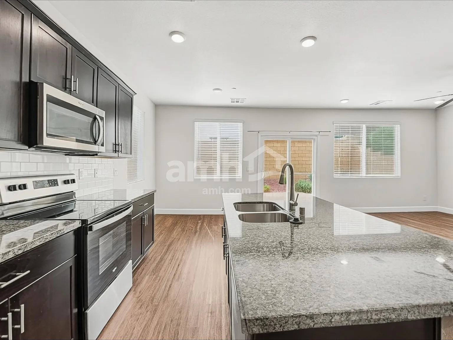 4 bed, 3.0 bath, 2211 sqft, $2,525 — Photo 4