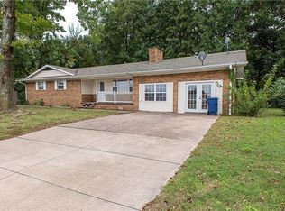 202 S Country Club Rd, Siloam Springs, AR 72761