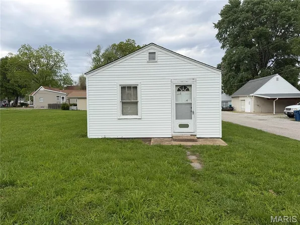 430 Tecumseh St, Saint Charles, MO 63301