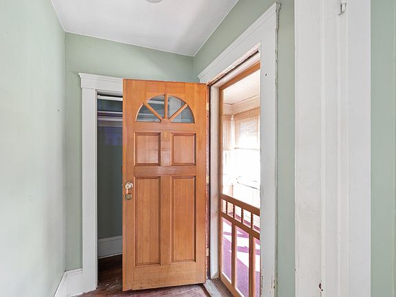 4th image of 256 Green St