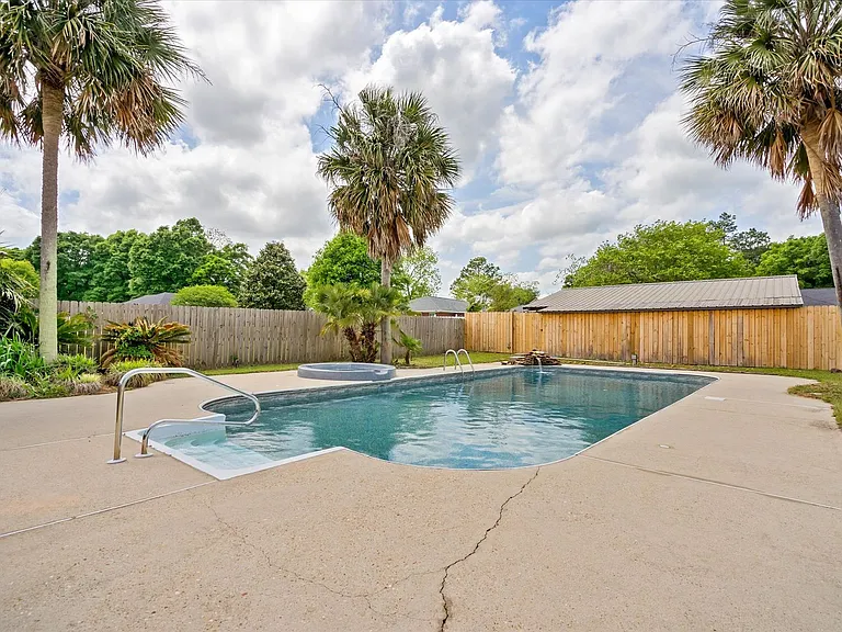 3709 Seleste Dr — Photo 2
