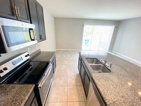 5th image of 7122 Grand Elm Dr