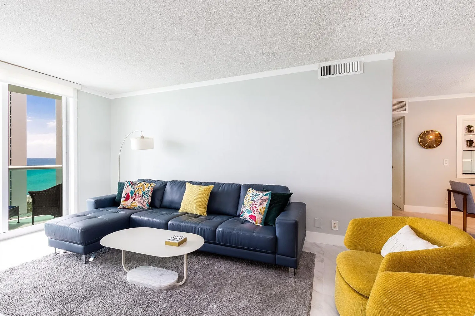 2 bed, 2.0 bath, 1237 sqft, $5,911 — Photo 4