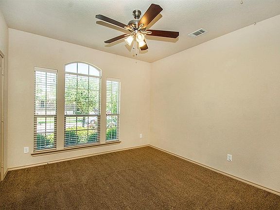 3rd image of 3405 Buckthorn Ln