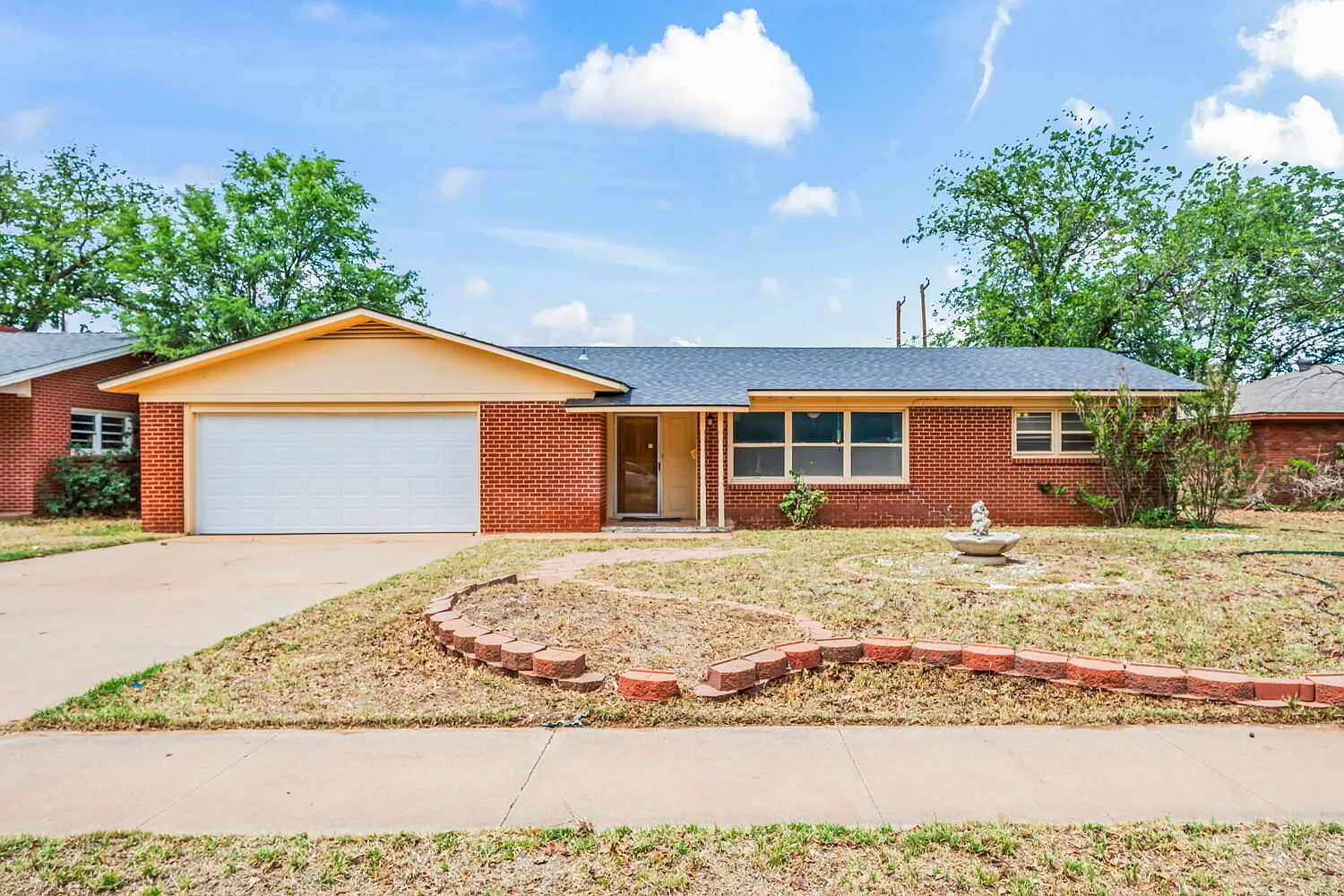 3 bed, 2.0 bath, 1636 sqft, $1,595 — Photo 1