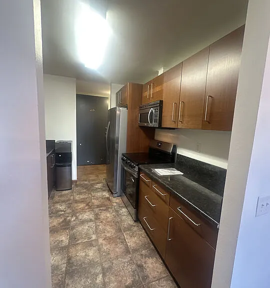 100 S Doheny Dr #213 — Photo 18