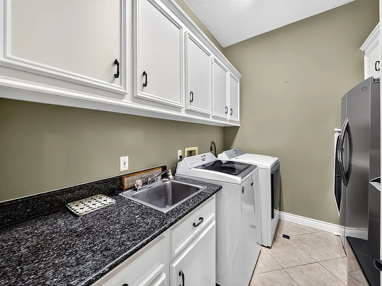 16410 Emilia Ct — Photo 33