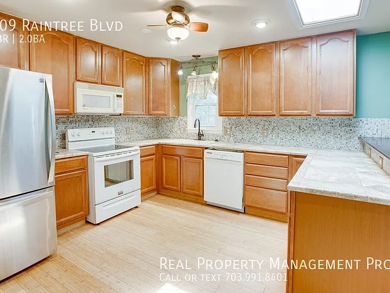 209 Raintree Blvd — Photo 10