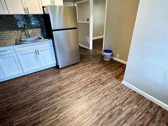 4th image of 303 S Negley Ave APT 4