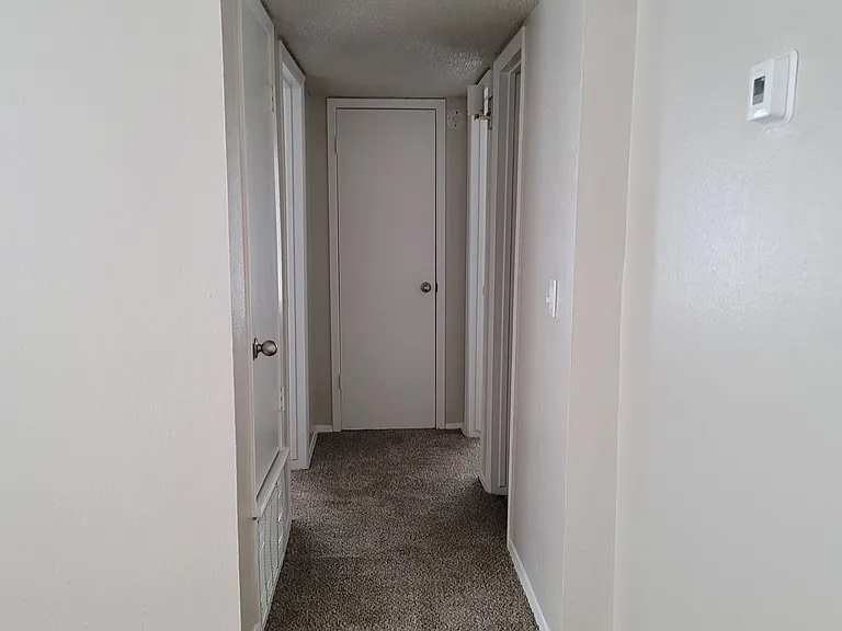 Yukon Heights Apartments — Photo 81