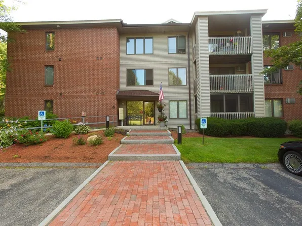 300 Candlewood Park #16, Nashua, NH 03062