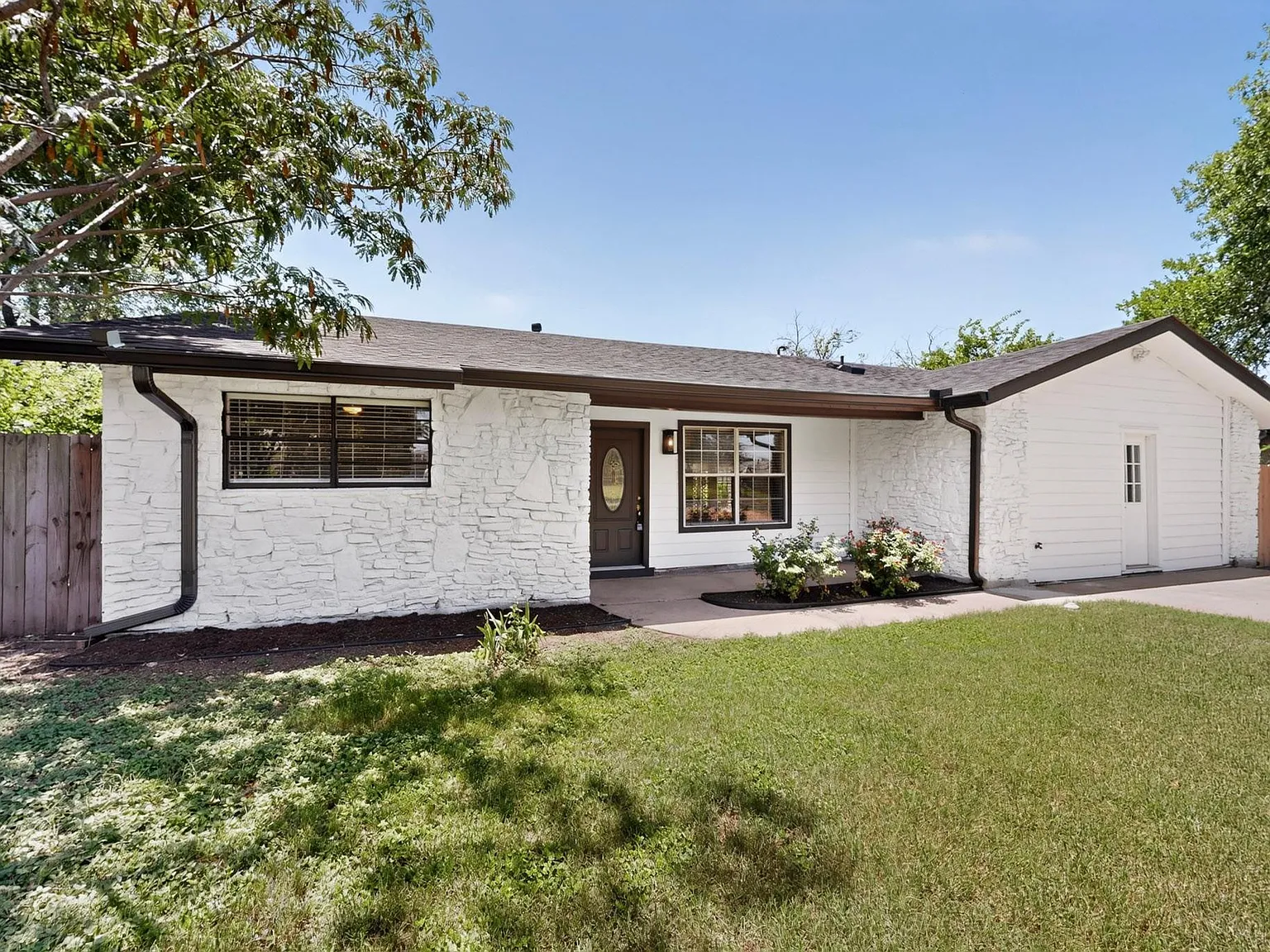 4 bed, 3.0 bath, 1813 sqft, $2,700 — Photo 3