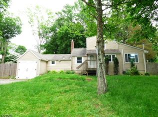 8 Cherry Tree Ln, Sparta, NJ 07871