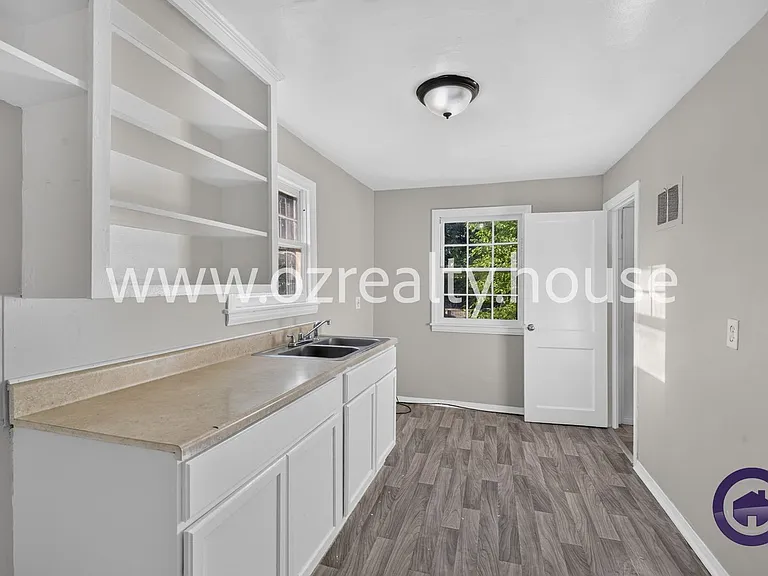 1263 Crestwood Rd #2 — Photo 7
