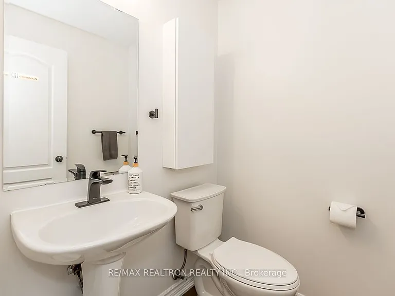 28 Donald Buttress Blvd W — Photo 25