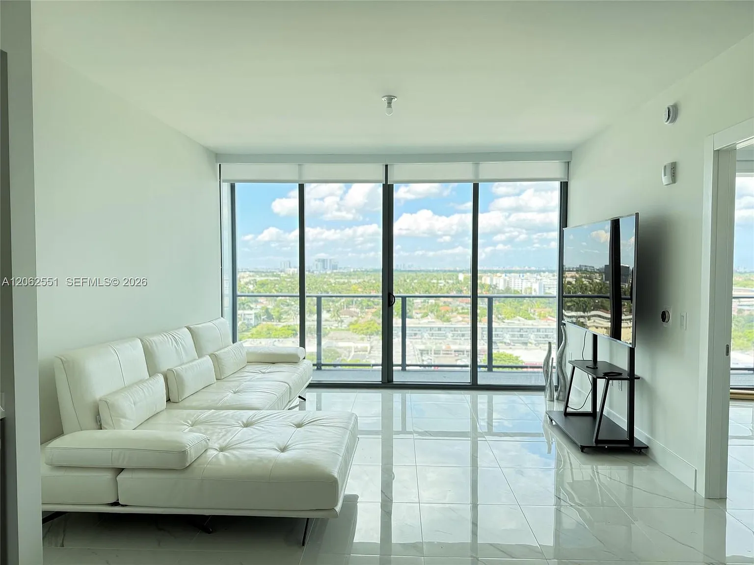 1170 E Hallandale Bch — Photo 4