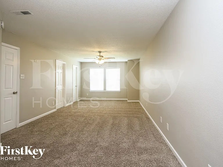 10672 Glenayr Dr — Photo 6
