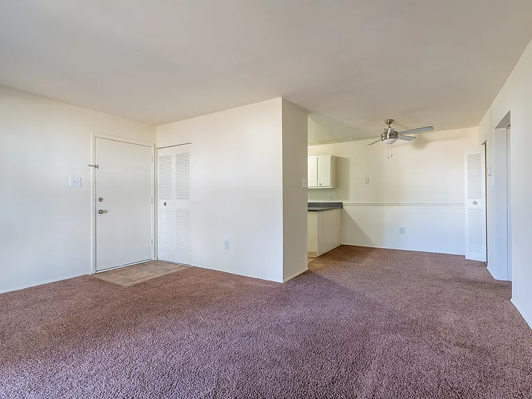 North Arch Village Apartments — Photo 27